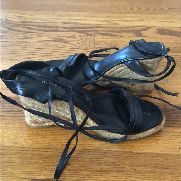 Classified Shoes - Black wedges